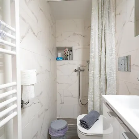 Apartment Agios Ioannis Metro St. 2 Bedrms 6 Pers. *